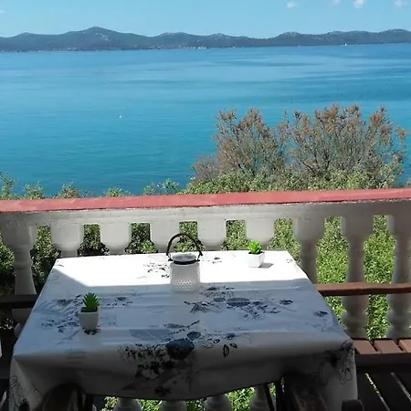 Lara Apartment *