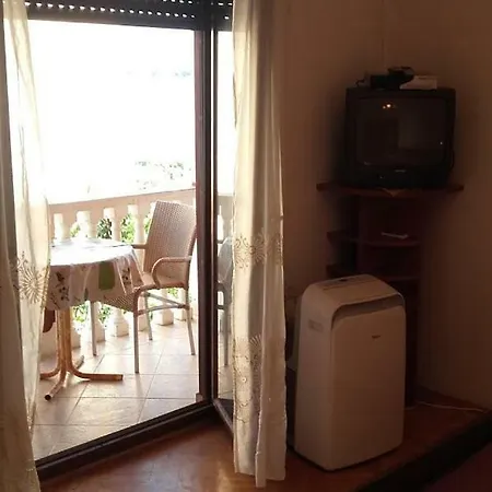 Apartment Lara *