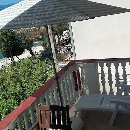 Apartment Lara *