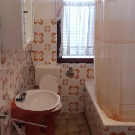 Lara Apartment *